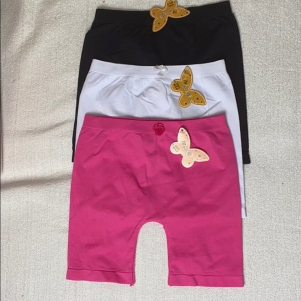 Girl’s short leggings size‎ M